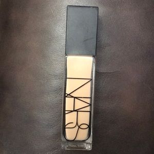 NARS natural radiant long wear foundation